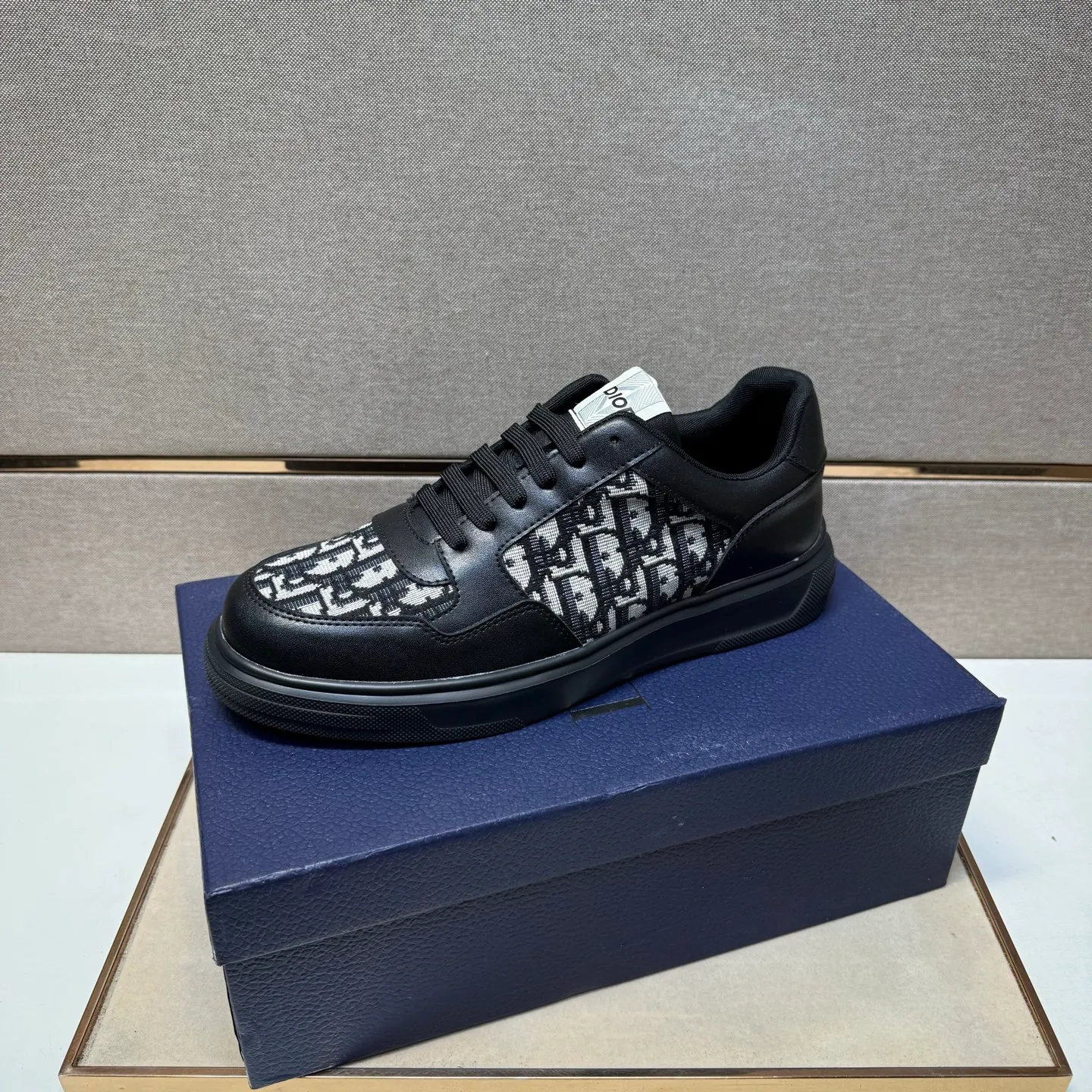 ⬛️Men's shoes 💰p400 [Dior~] Men's casual shoes 2025z cabinet sales simultaneously 🔶Size: 38-44 #️⃣ 🔷2 colors🔜The upper is made of multi-material splicing➕Mesh lining, comfortable and breathable, sole: original comfortable and wear-resistant outsole, ⚠️real thing📱photographed🎬real thing is better📢📢📢